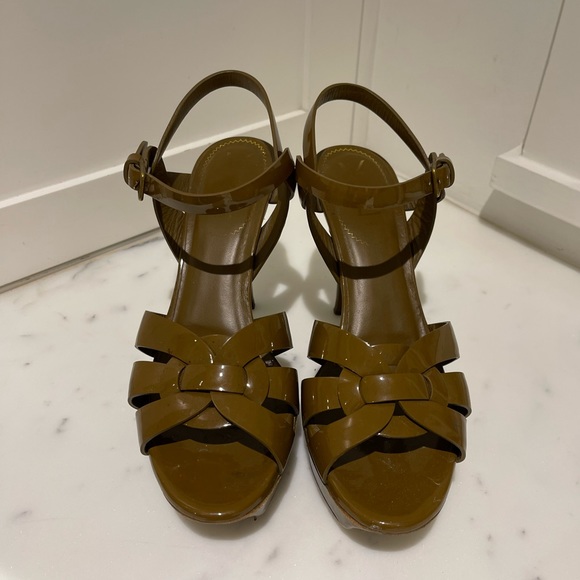 These are timeless and very comfortable Saint Laurent heels. Perfect condition. - Picture 3 of 5